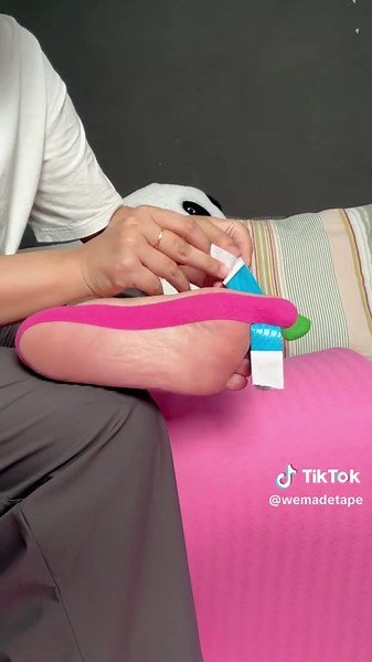Does taping turf toe help? Turf toe taping is effective for stabilizing the toe and foot. Relieve pain, swelling, and limited mobility of the affected area.#toe #kinesiologytape #recovery #tape #fyp