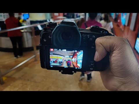 Panasonic G9 Stabilization with Leica 9mm F1.7 Walking!