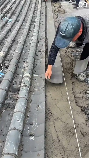 Technique for installing a roof in a stacked manner