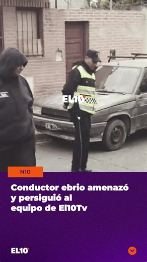 📹🚨 CON 1,68 DE ALCOHOL, AMENAZÓ AL EQUIPO DURANTE LA COBERTURA El conductor, que fue encontrado dormido al volante en plena calle y dio 1,68 gramos de alcohol en sangre, reaccionó de manera agresiva durante el operativo. Mientras el equipo de EL10 realizaba la cobertura, intentó amedrentar al camarógrafo Juampy y al movilero Lucas, quienes continuaron trabajando pese a las amenazas. Finalmente, el vehículo fue secuestrado por personal de Tránsito al constatar además que circulaba sin seguro y 