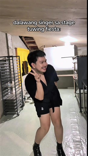 Dalawang Singer sa Stage Tuwing Fiesta