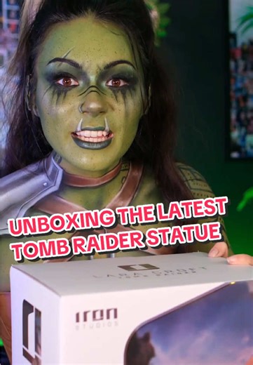 Unboxing the Latest Tomb Raider Statue