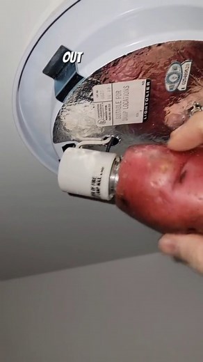 49K views · 320 reactions | How to remove a light bulb socket with a potato #tools #handyman #diy #tips | mechanicallyincleyend | Facebook