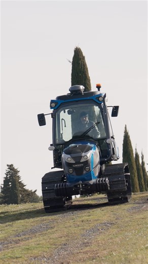 Ecco il video con la consegna al CT Luciano Spalletti del suo Landini Trekker4-110 M nella sua Tenuta a Montaione. Queste le sue prime dichiarazioni: “Il mio ruolo come Commissario Tecnico è quello di selezionare il meglio del Made in Italy in ambito calcistico, oggi so di averlo fatto anche in ambito di meccanizzazione agricola” Grazie Mister 💙 | Landini Tractors Italia