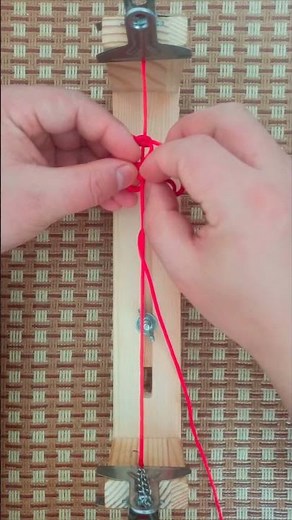 One minute to teach you how to braid Chinese knot lover's knot video basic tutorial