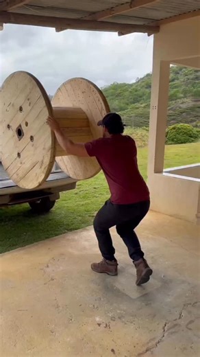 Alex Demuner | 🪵 Build your own spool table with benches🌿 📘 Full illustrated guide (PDF) — Link in bio | Instagram