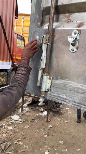 Indian mechanics on Instagram: "Truck body filling putty #mechanics #truck #automotive #automobile #repair #indiantruckmechanics"