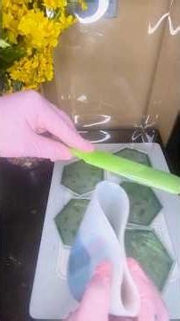 Craft with Me- Custom Green and Gold Coaster Set #resinart #resincrafts #epoxy #resinpour #demolding