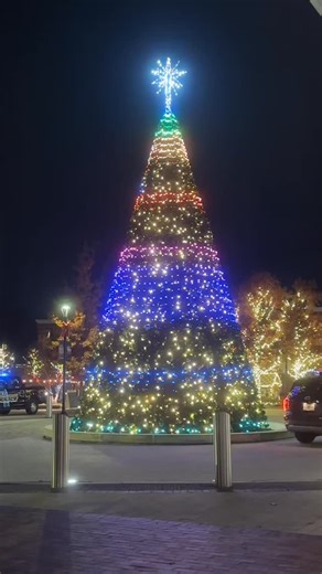 @visitsandysprings @cityspringsdistrict is officially transforming into a magical holiday escape at City Springs! ❄️Step right into a Winter Wonderland filled with an outdoor ice-skating rink, ⛸️ a sparkling village of adorable holiday-themed mini houses, and the cutest little 🌲 lighting up the night. And mark your calendars... December 7 is the big day! 🎅🏻 The annual parade and holiday celebration will turn City Springs into a glowing wonderland, complete with a nighttime parade, the lightin