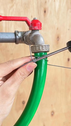 7.5K views · 23 reactions | The Best DIY Hose Clamp – Simple and Super Effective #diy #hoseclamp #plumbing #plumbinglife | Handy Tips | Facebook