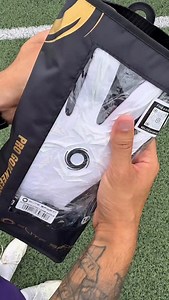 ASMR The new Revolution X White/Black 🧤👀🫶🏻 #elitesportgk #gk #new #collection #glove #goalkeeping #asmr #instagram #ig #football #sound #fun #rate #tiktok | Elitesportgoalies