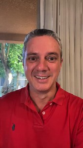 🧐 ¿Lanzo mi marca personal? ¿Desarrollo mi propio producto, o comercializo uno existente? Súper interesante la #consulta1en7 de hoy 🤩 “Yo soy mi propio proyecto” cuenta Marcela @mindfulmovmx , que aprendiendo a lanzar un programa de reducción de estrés — @en_mindfulness 😇🧘 Por otro lado@lore.cardenas.u tiene una empresa que comercializa empaques para alimentos, y está desarrollando infoproductos para su sector. | Luis Carlos Flores