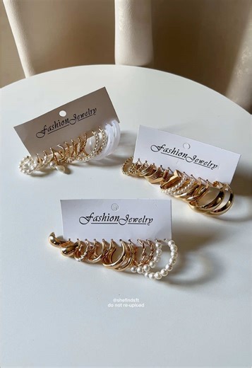 Stunning 18 Pairs of Hoop Earrings for Fashion Lovers