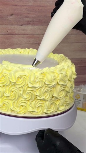 Satisfying Rose Piping Technique