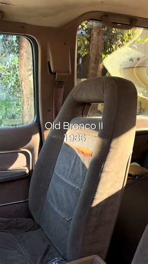 1986 Bronco II: A Classic Close-Up