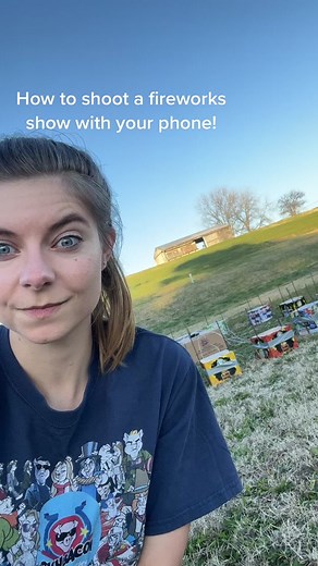 We made this DIY #fireworksdisplay kit for New Year’s Eve. Safe & hassle-free 🙌 with @skybaconfireworks @winda_fireworks #brotherspyrotechnics