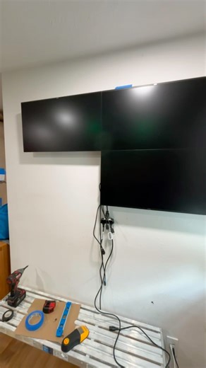 Video wall using a 2x2 matrix