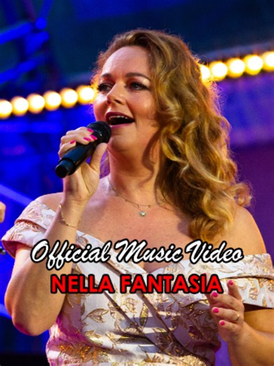❤ Singer @wendykokkelkoren makes her entrance on the beautiful market square of Kerkrade, the Netherlands, and starts performing “Nella Fantasia” featuring ‪The Maestro & The European Pop Orchestra‬ live. 🎻 The audience is completely surprised when her voice fills the square, creating a magical and emotional moment with goosebumps all around. This beautiful composition is originally done by Ennio Morricone. Enjoy! 🎶 #NellaFantasia #TheMaestro