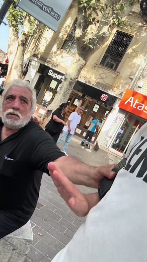 Hafif sıyrıklı dayak geldi acil izleyin 🤣🤣 #tiktok #videoviral #keşfet #kesfetteyiz #troll #prank #şaka #keşfetteyiz