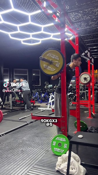 Understanding Volume Weeks in Powerlifting Training