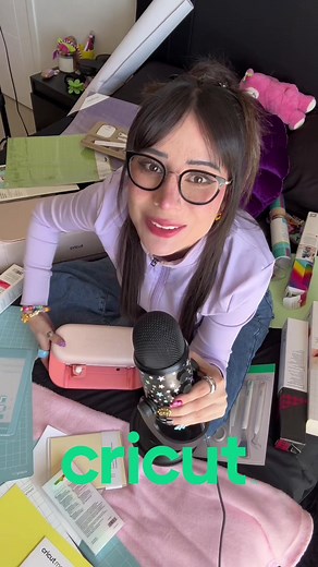 Duendecilla y regalito de Cricut Latam