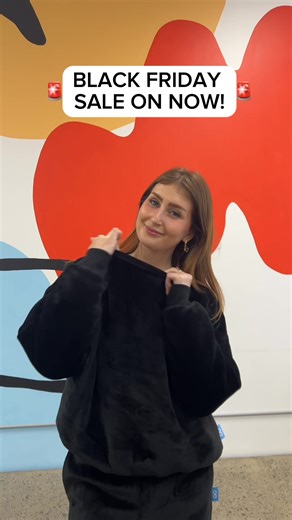 You know the Oodie™ Original – that oversized, wearable hug 4M cold humans swear by. Now meet its stylish sibling: the Oodie™ Lounge Set. Same legendary ToastyTek™ fleece & sherpa lining — now in a jumper pants designed for all-day cozy. 🔥 100x warmer than cotton (lab-tested!) 🧺 Machine washable pill resistant 👖 Cuffed pants with 3 pockets for snacks & essentials 💃 Relaxed, flattering fit made for movement 🎨 6 fun prints to mix, match & show off It’s the Oodie™ Original feel you love — but 