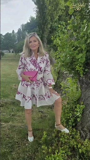 Natural older women over 50 and 60 - Fashion tips for women over
