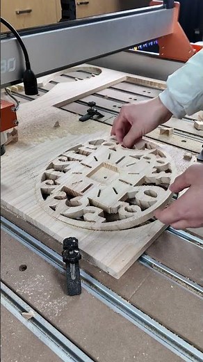 Making a clock with a woodworking CNC Machine. #woodworking #diy #cncmachine #wood #wooddesigner