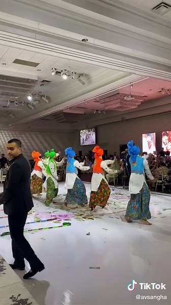 Punjabi wedding receptions be like #indianweddings #punjabiweddings
