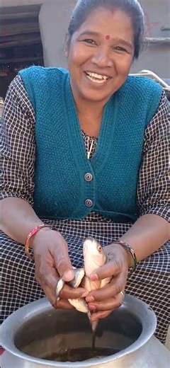 आज हमलोग ताज़ा ताजा मछली खाएंगे। #viral #video #fish