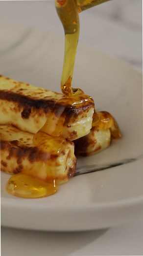 Já provou essa harmonização deliciosa? 🍯🧀 Nosso Queijo de Coalho Scala é perfeito para petiscar com geleias, mel, melaço de cana ou enquanto aproveita uma bebida refrescante. E agora, com a nossa versão sem espeto, você pode preparar seu Queijo de Coalho com ainda mais praticidade na air fryer, frigideira ou sanduicheira. Aproveite para comprar os nossos produtos online*:https://linke.to/vKWghV ou encontre-os próximos a você: http://www.scala.com.br/pessoa-fisica . #Scala #Queijos #SemanaDoQue