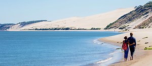 Gravir la dune du Pilat et admirer la vue sur le Bassin d'Arcachon