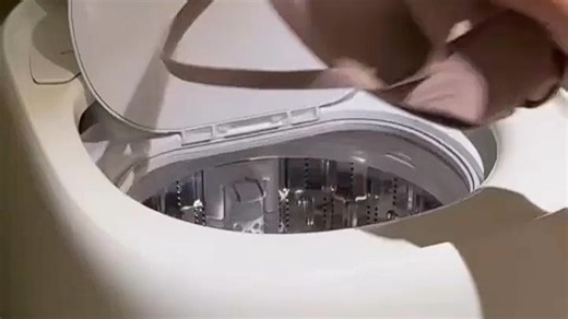 迷你除尘洁净神器，小巧机身蕴藏大能量，轻柔洗净呵护每一寸角落，带来焕然一新的清洁体验。适用于家居多场景，轻松应对缝隙积灰，省力更高效。