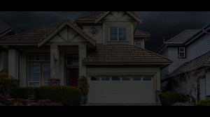 Keep your network, PC, or any other critical electronics up and running even with the power out. See all the benefits of the APC Back-UPS available for purchase at Comms Express: https://bit.ly/3KWZ9uU #APC #UPS | Comms Express