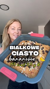 🍌 Bananowe fit ciasto – szybkie, proste i… nieprzyzwoicie pyszne 😍 Zrobisz je w jednej misce, bez mąki, bez cukru, za to z dobrym składem i bananową słodyczą 💛 ✨ Składniki: – 4 dojrzałe banany – 2 jajka – 2 miarki odżywki białkowej (u mnie waniliowa) – 100 g płatków owsianych – 1 łyżeczka proszku do pieczenia – szczypta cynamonu i soli (opcjonalnie) ➡️ Na wierzch: garść rodzynek i posiekane migdały 👉 Wszystko blenduję, przelewam do foremki, posypuję dodatkami i piekę ok. 40 min w 180°C (góra