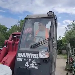 Liffey Mills serving the islands around us with feed & Fertiliser! Captured on this video is Mullally’s one and only Gary Loughnanne loading a barge with 18-6-12 Fertiliser that will be used to grow crops of Kale and Mustard on an island off the shores of Lough Derg. #sustainability #farmingatitsbest #agriculture | Liffey Mills