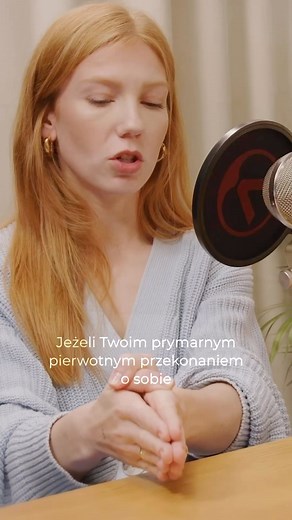 Marianna Gierszewska on Instagram: "Twoje najstarsze, najbardziej pierwotne, trudne przekonania - te, które zapisały się na bardzo głębokich poziomach Twojego układu nerwowego - mogą do Ciebie wracać… nawet do końca życia. Mogą przypominać i kusić, w chwilach kryzysu. Ale im bardziej masz je w sobie zaopiekowane i rozpoznane, tym łatwiej jest patrzeć na nie z szerszej perspektywy. Perspektywy, która już wie, że nie musi tym myślom ufać. Można odmówić… Można nie wchodzić w tango ze starymi wierze