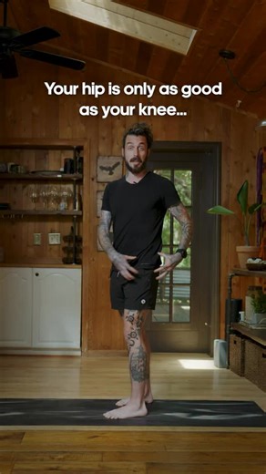 Your hip doesn’t work in isolation It’s only as good as the knee below it And the foot below that A lot of hip pain sticks around because people chase hip specific fixes When the real issue is how the hip knee and ankle are working together In this video I explain why knee tracking and foot alignment tell us so much about hip function When the knee collapses in or bows out The hip has already lost support That simple drill you see isn’t random It teaches the legs to align The knees to track And 