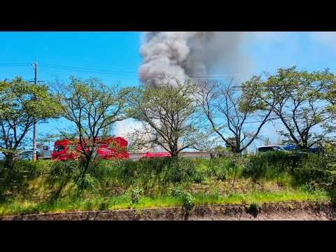 【橿原市古川町】5月10日(日)正午頃、自動車販売店・自動車整備工場・車体塗装業の集まる場所で爆発音を伴う火事。