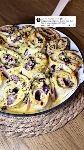 Ham & Kaas Wrap gebak: 5 Groot Wraps 400g Ham 200g Sampioëne dun gesny 250g Mozzarella Kaas 140g Roomkaas Bo-oor: 125ml Room 1 Hoender Stock Pot ½ Koppie Kaas ¼ Rooi Ui ½ tl Oregano Enjoy!