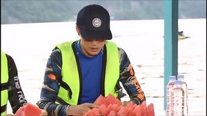 62K views · 9.8K reactions | Kim Jongdae's exclusive watermelon eating competition with EXO Maknaes來 | 퐄퐱퐨'퐬 퐒퐭퐨퐫퐲 | Facebook