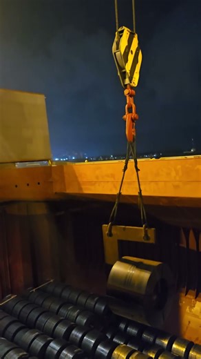 Unloading 25-ton coil with precision ⚙️ #HeavyLift #CoilHandling