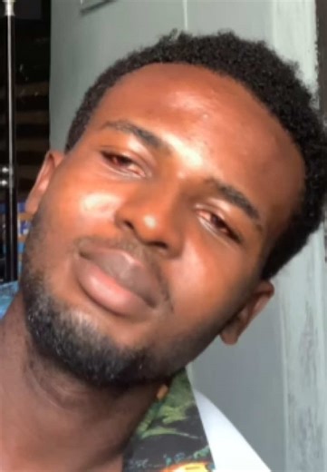 Girl Apologizes for Muddy Jeans