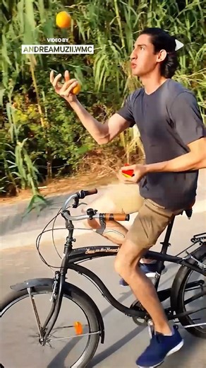 🤯 Solving a Rubik’s cube underwater and juggling on a bike… because why stop at one talent? #MindBlown #MultitaskingMaster #SkillsOnSkills #UnrealFootage | Awesome Videos