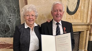 Helmut Schmid wurde mit dem Bundesverdienstkreuz ausgezeichnet