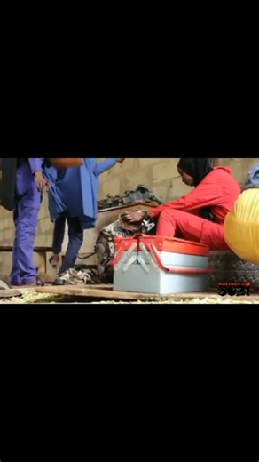 5021tips on Instagram: "ECU 💻 LINBUS NETWORK (boring theory 📚 discussions) LIN, that Local Interconnect Network magic, where a main or master #ECU uses just one wire to control at most 15 smaller, or slave control units, even if each slave ecu has a billion of functions ! There's more nonsense👇 if You have time to waste🤷‍♂️! www.5021.tips/ujanja/linbus ☝☝☝ ☝ #LINbus #techtips #5021tips #HapaUjanjaTu diy teachyourself howitworks howitsmade ecm digitalelectronics controlelectrico controlUnit C