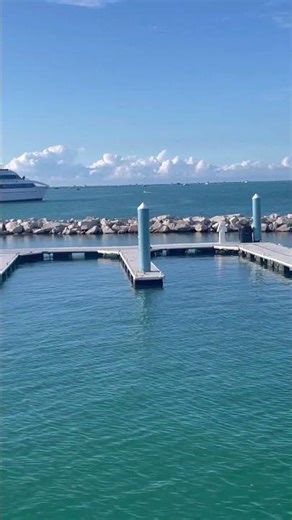 Sailing through the Keys