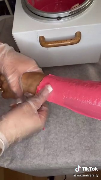 How to deal with wax strips that break! #skincaretok #beautytutorial #howto #MaxPlumpJump #fyp