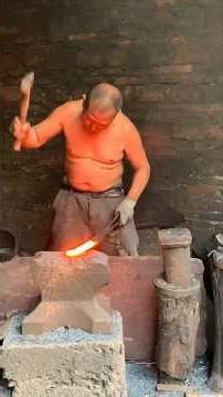 Comparison of the working methods in blacksmith shops in the past and present #shorts