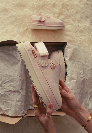 Falling for the Goldenstar Love Clog